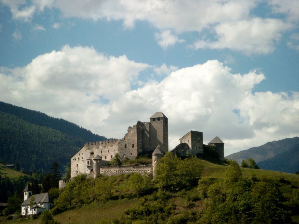 Burg Heinfels by LambertOitzinger