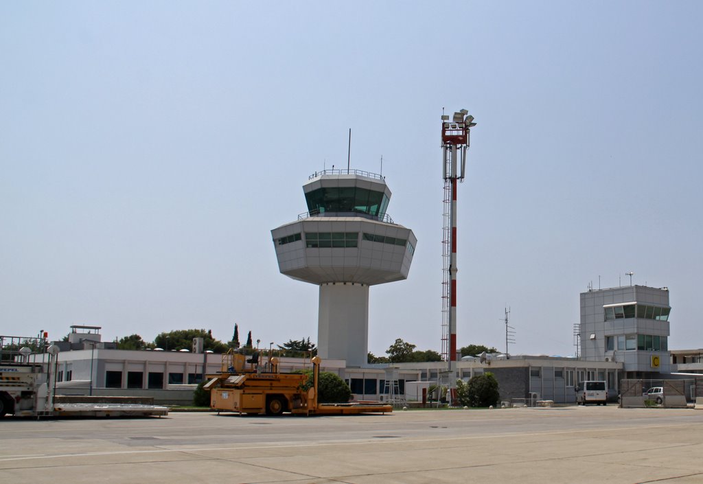 Aeropuerto by papayo polar