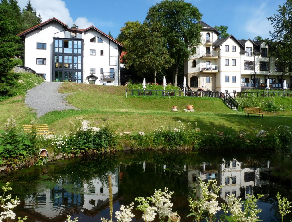 Hotel Gastinger von der Gartenseite aus gesehen by choclat