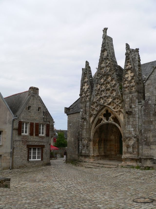 Pont-Croix, place de l'église by antares8fr