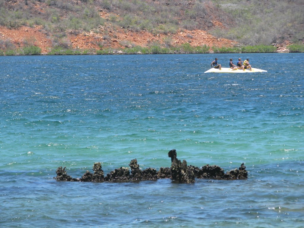 Playa Gabarra, Mochima by Fernando Garcia