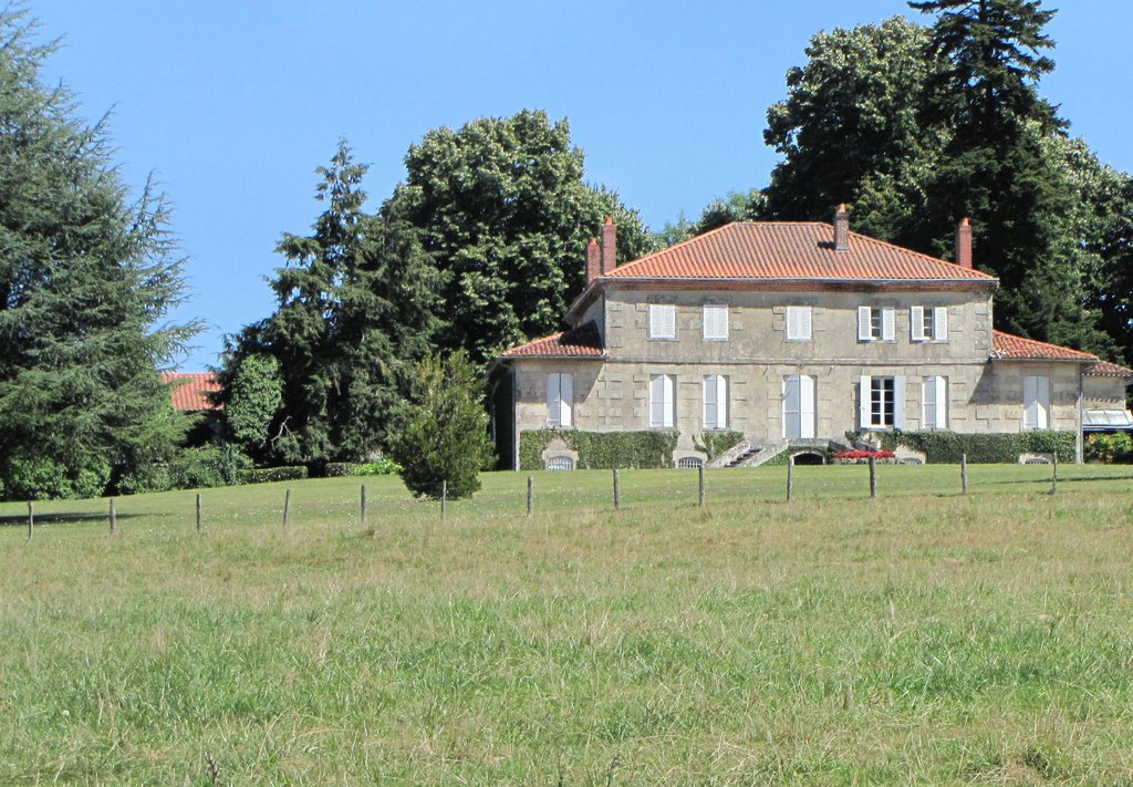 Saint-Just-le-Martel : maison bourgeoise à Pierrefiche by macrobert