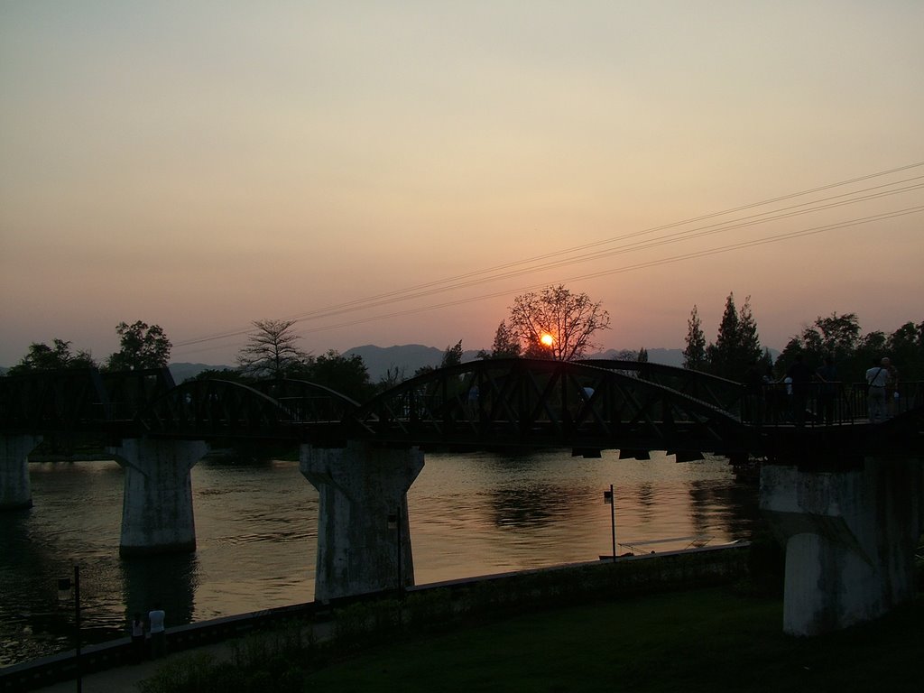 Bridge over the River Kwai, Kanchanaburi, Thailand (by KHL) by hlemmen