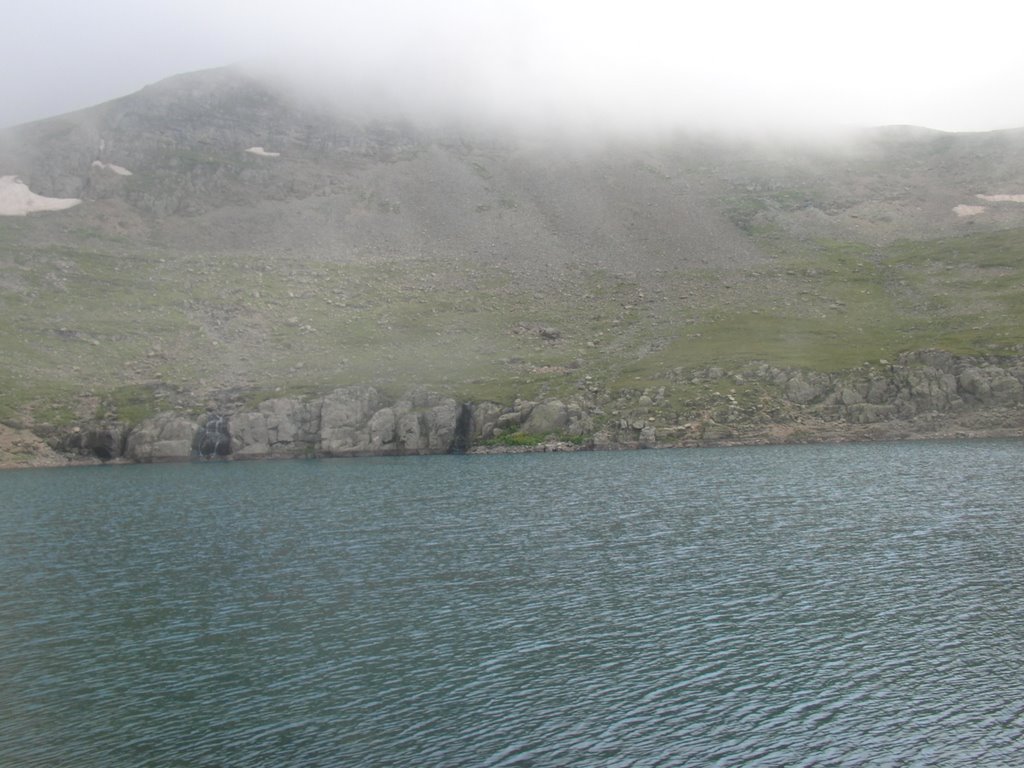 Çakır gölü,Camiboğazı,2340metre. by Ilhan Parçalı