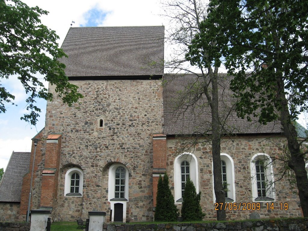 Gamla Uppsala Kyrka by igor chetverikov