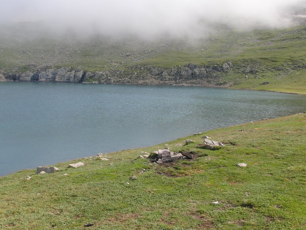 Çakır gölü,Camiboğazı,2340metre. by Ilhan Parçalı