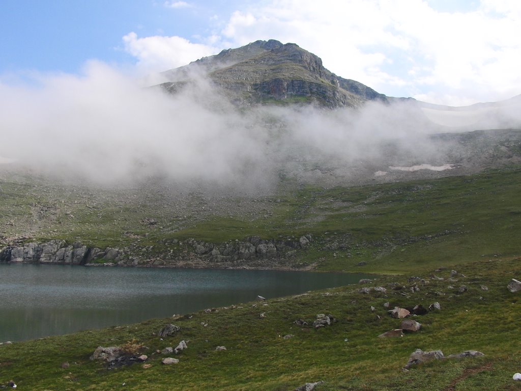 Çakır gölü,Camiboğazı,2340metre. by Ilhan Parçalı