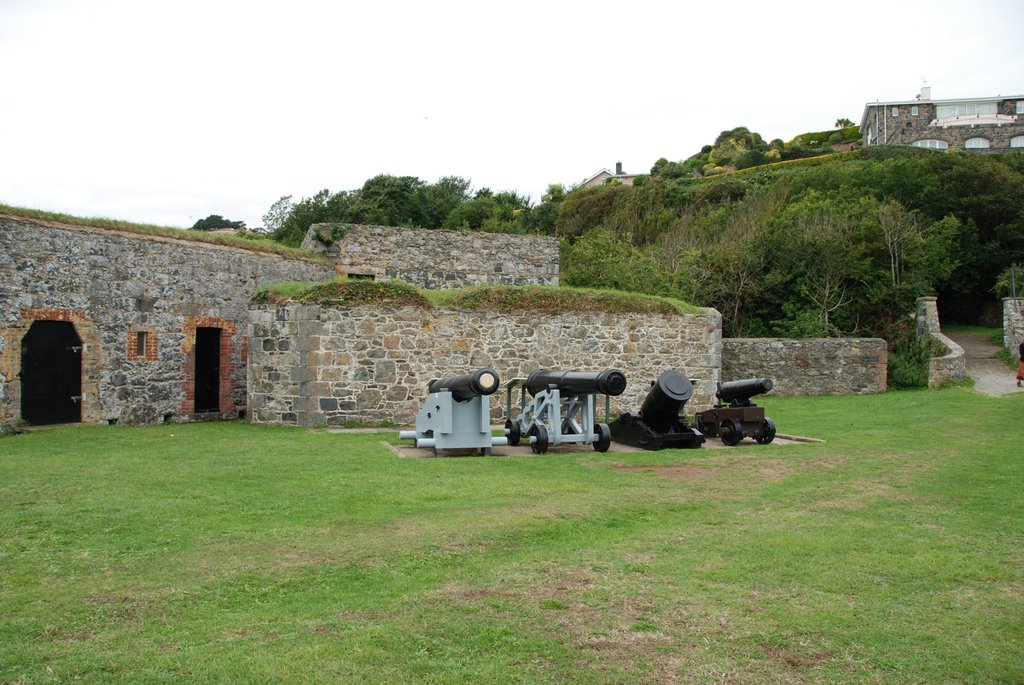 Clarence Battery, St Peter Port by SPJ58