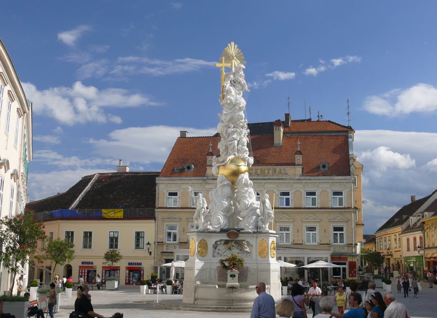 Hauptplatz Baden - Pestsäule by gerhard eigner