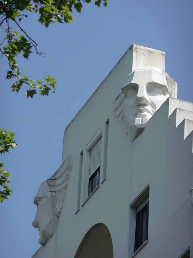 Molière - Edgard Quinet, Lyon, France by dazibao