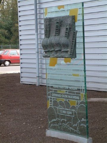 Monument omgekomen Brandweermannen in enschede by photoboy1960