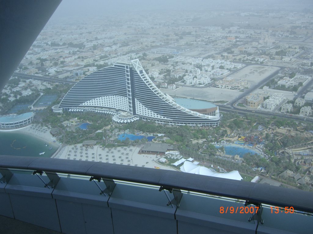 Jumeirah Beach Hotel vom Burj al Arab aus by FE-83