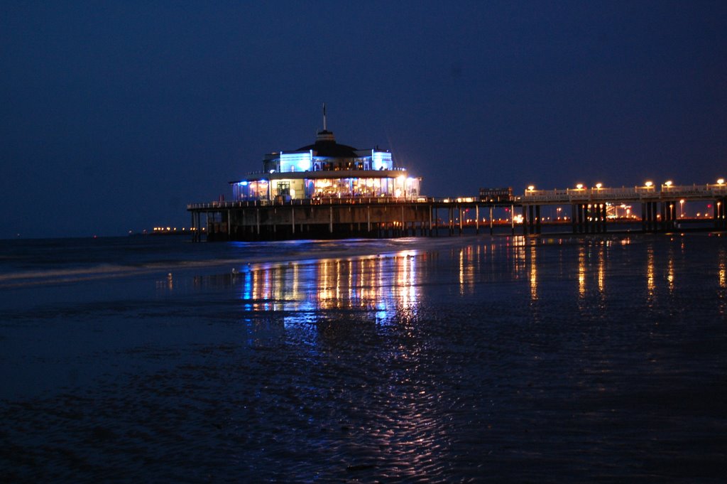 Pier bij nacht by danny arnoldus