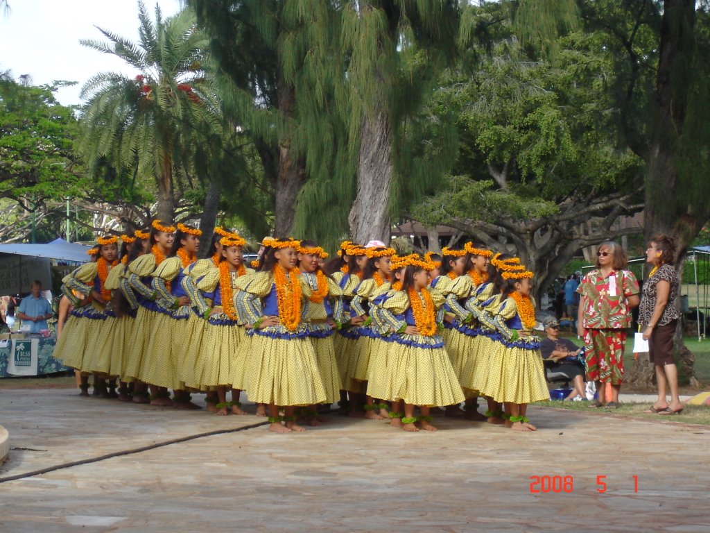 Halau Hula O' Hokulani by vtrekkie