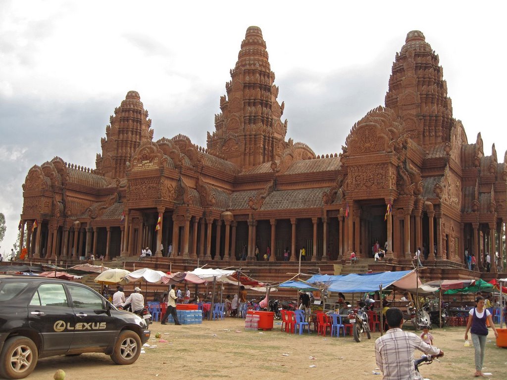 Wat north west of Phnom Penh (2009) by Pepper82MW