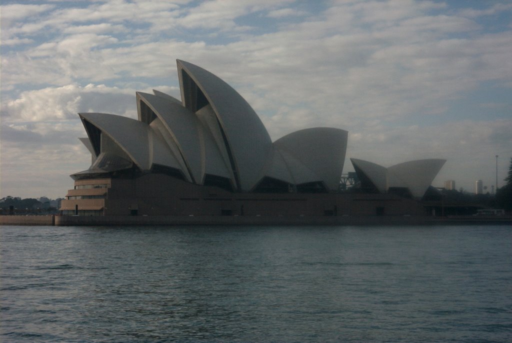 Opera house, Sydney by LAURA PENTASSUGLIA