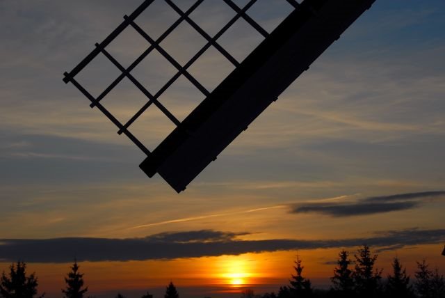 Woldegker Windmühle im Sonnenaufgang by Sven Rumbler