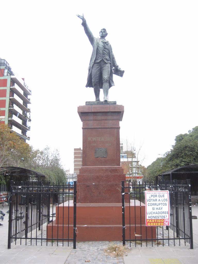 Monumento a Bernardo Monteagudo by GrEeNDaY