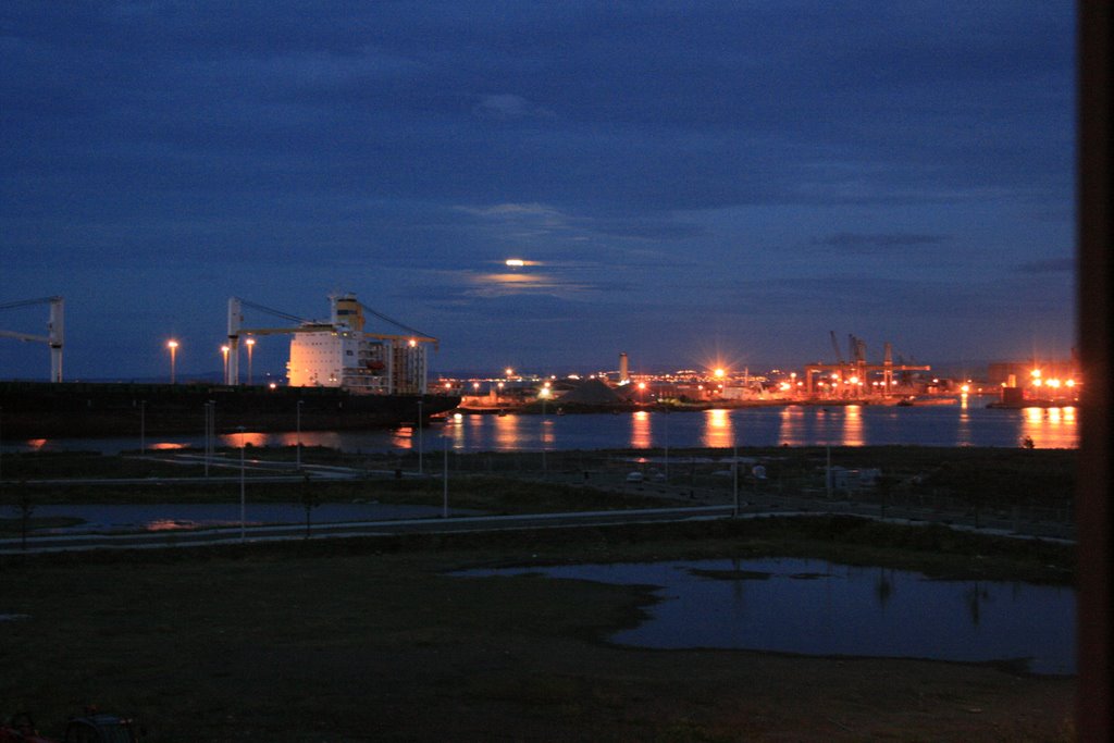 Newhaven Harbour at Night by fillup