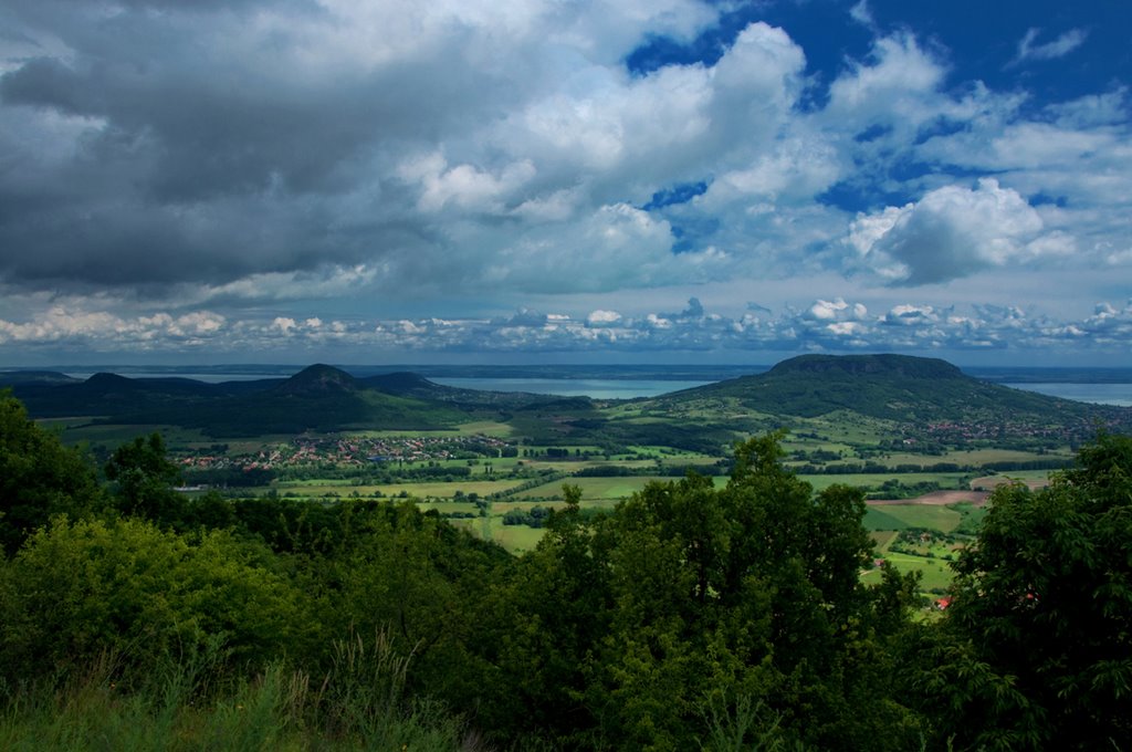 A Balaton a Szent György - hegy lábáról by Tibol Pál