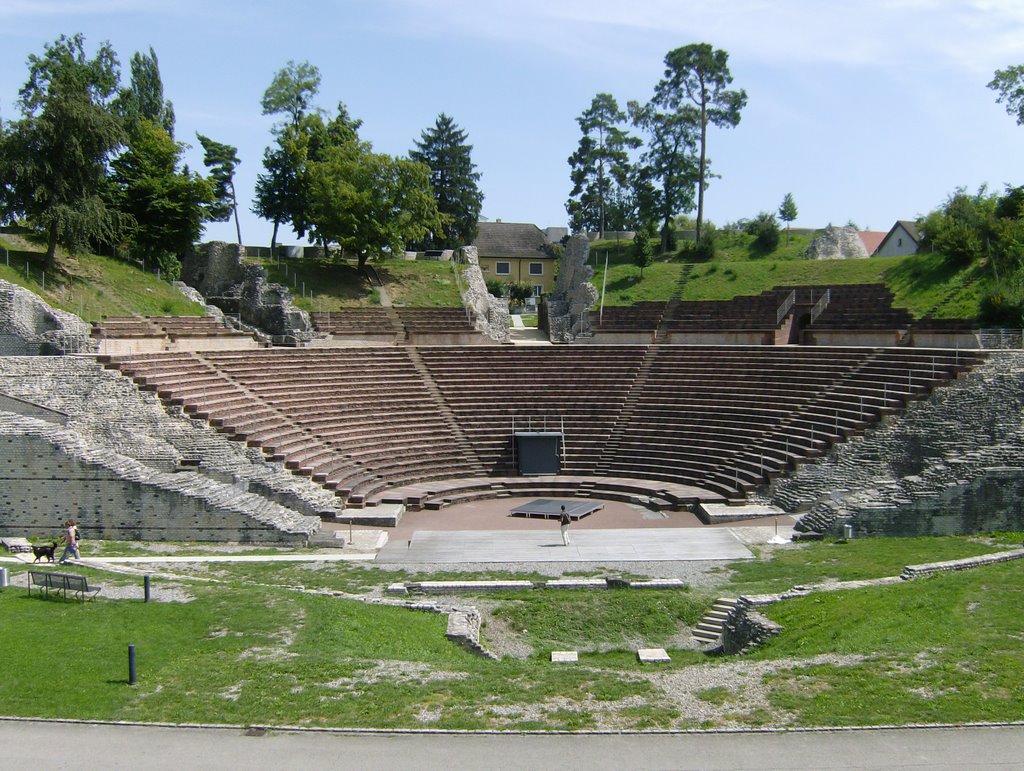 Teatro en Augusta Raurica by Vimianzo City