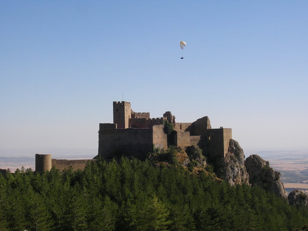 Parapente sobre el castillo de Loarre by Miguel H.R.