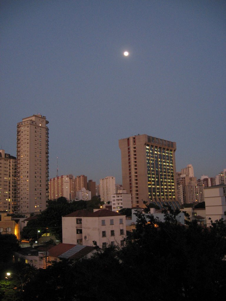 Joinville, Sao Paulo - Brasil (vista sacada) by Maher Guiraldelli