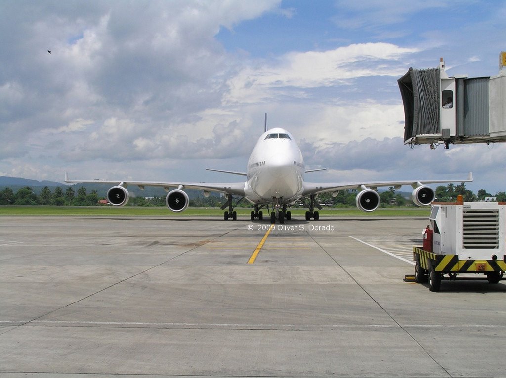 B747-400 taxiing-in by lvr_drd