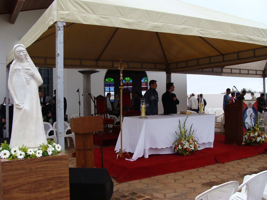 Dia de Missa de inauguração no dia 09/08/2009 do Mosteiro Santa Maria dos Anjos de Irmãs Clarissas em Dourados - Mato Grosso do Sul - Brasil by Paulo Yuji Takarada