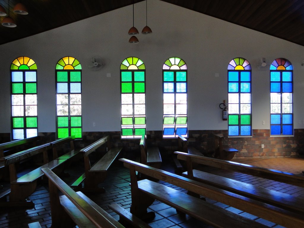 Interior da Capela do Mosteiro Santa Maria dos Anjos de Irmãs Clarissas em Dourados - Mato Grosso do Sul - Brasil by Paulo Yuji Takarada