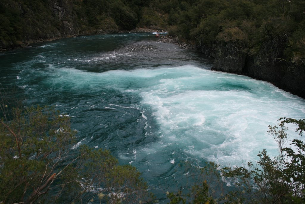 Verdes aguas, intensas corrientes. by Octavio Aldea