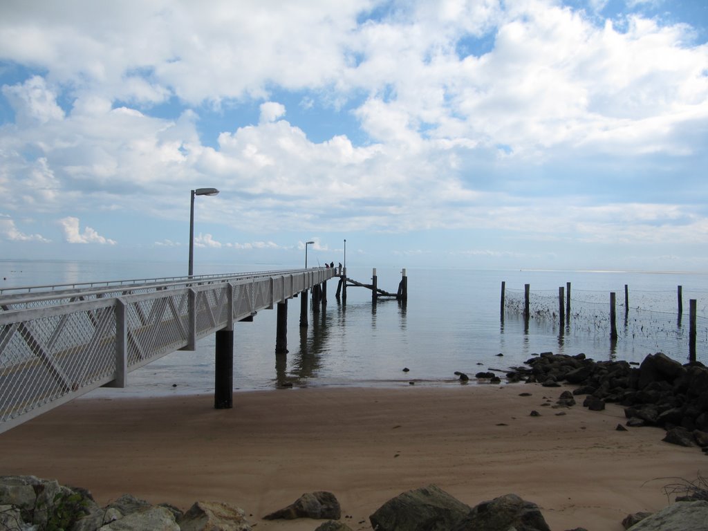 Amity Point, North Stradbroke Island by G & D Whitehead