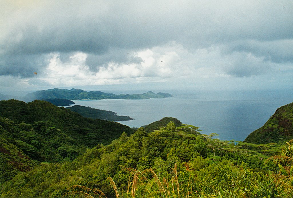 Desde el mirador de la misión (Isla de Mahé, Seychelles) by Teresa Alvarez