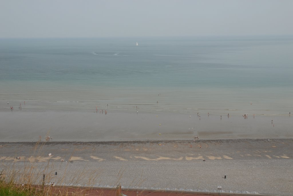 Low tide in Dieppe by vasco zagaglia