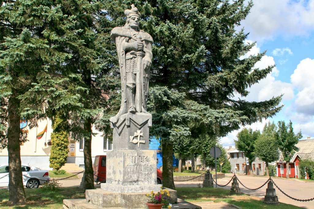 Veliuona, Lithuanian Grand Duke Vytautas (sculptor Apolinaras Šimkūnas, 1930) by Egidijus