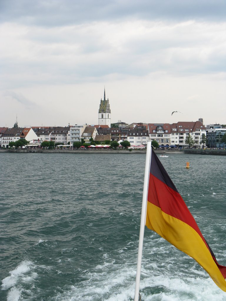 Sicht von einem BSB Schiff auf Friedrichshafen by David Wehrle