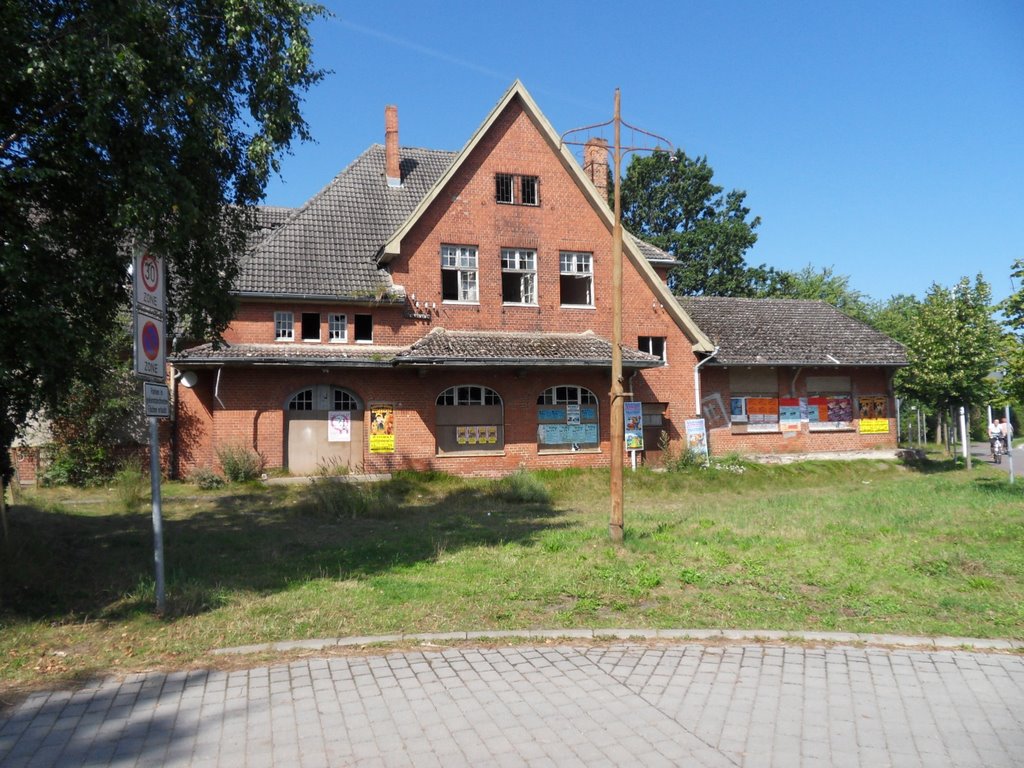 Ehemaliger Bahnhof in Zingst by Lehmi.B