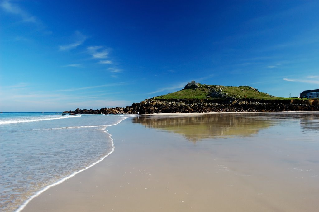 Porthmeor beach on a bright clear Winters day,St.Ives by Chris Scaysbrook