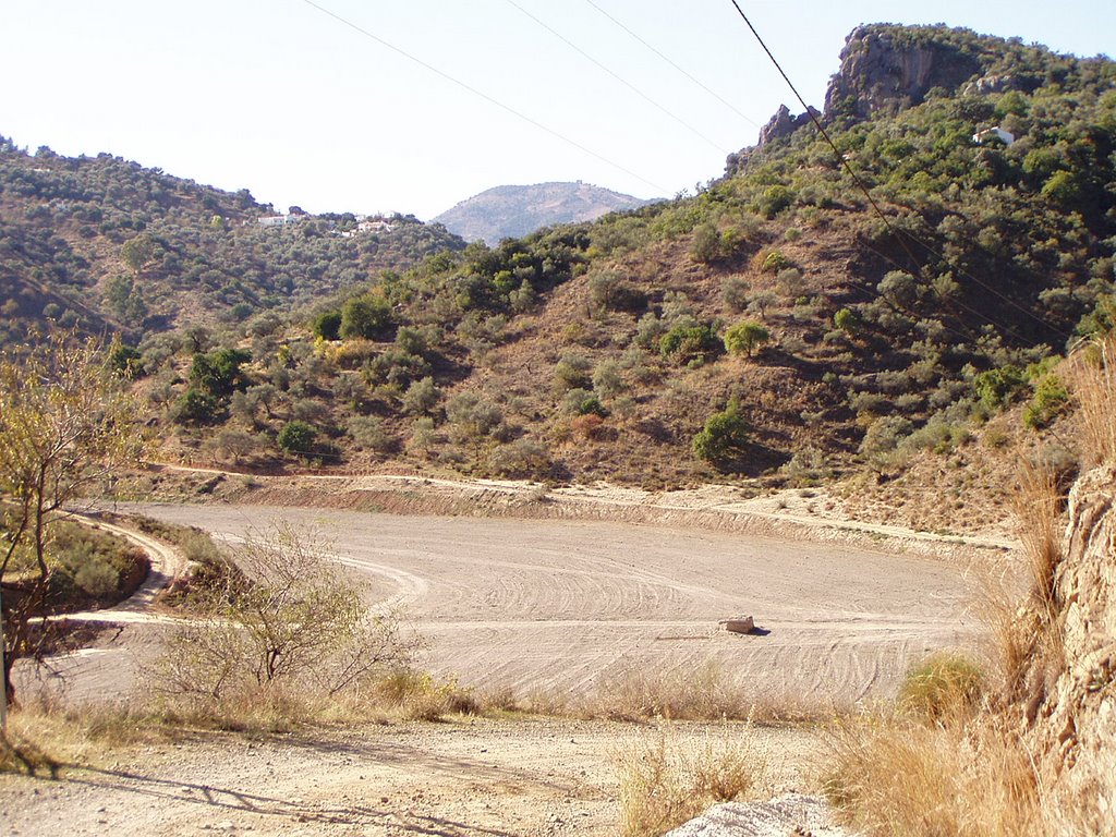 PRESA DEL ARROYO SOLANO by LUCECITA