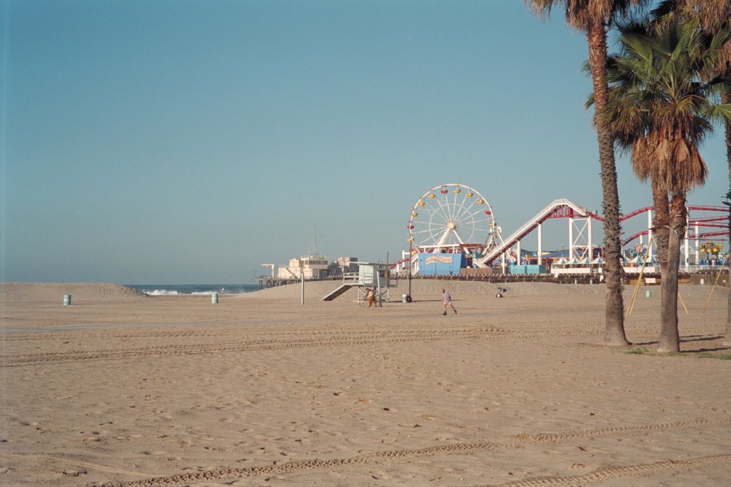 Santa Monica Pier, CA, USA by Manfred Röhrl