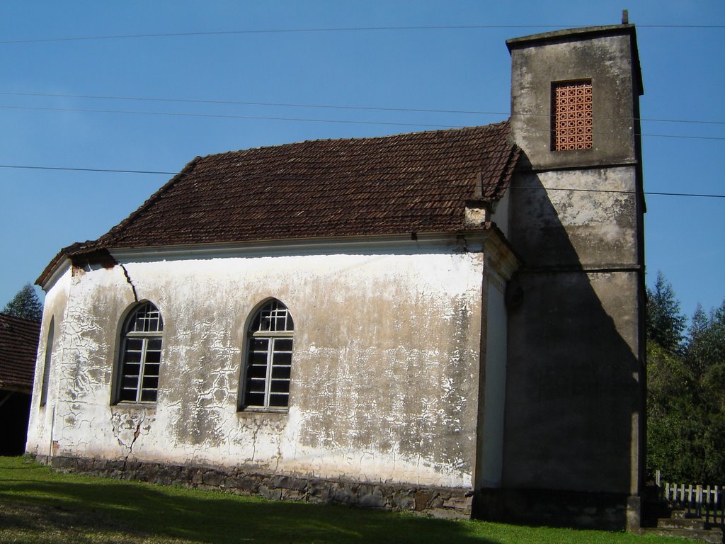 Igreja abandonada de Fazenda Padre Eterno - Nova Hartz/RS by Diego Carraro