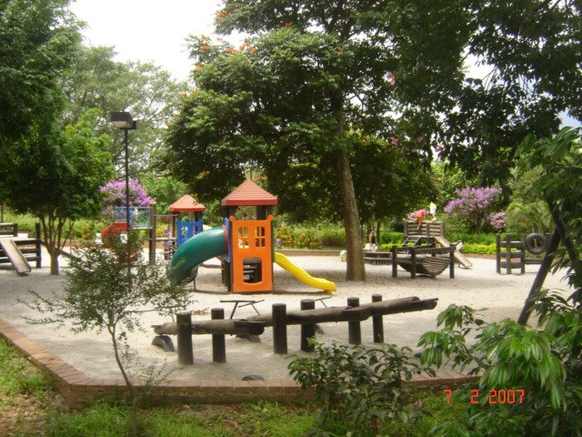 Vista do espaço com brinquedos para crianças mairores, Parque Cidade de São Bernardo by AntonioNilsonSouza