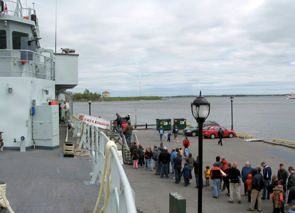 Kingston queue in mooring 2008 by emkaplin