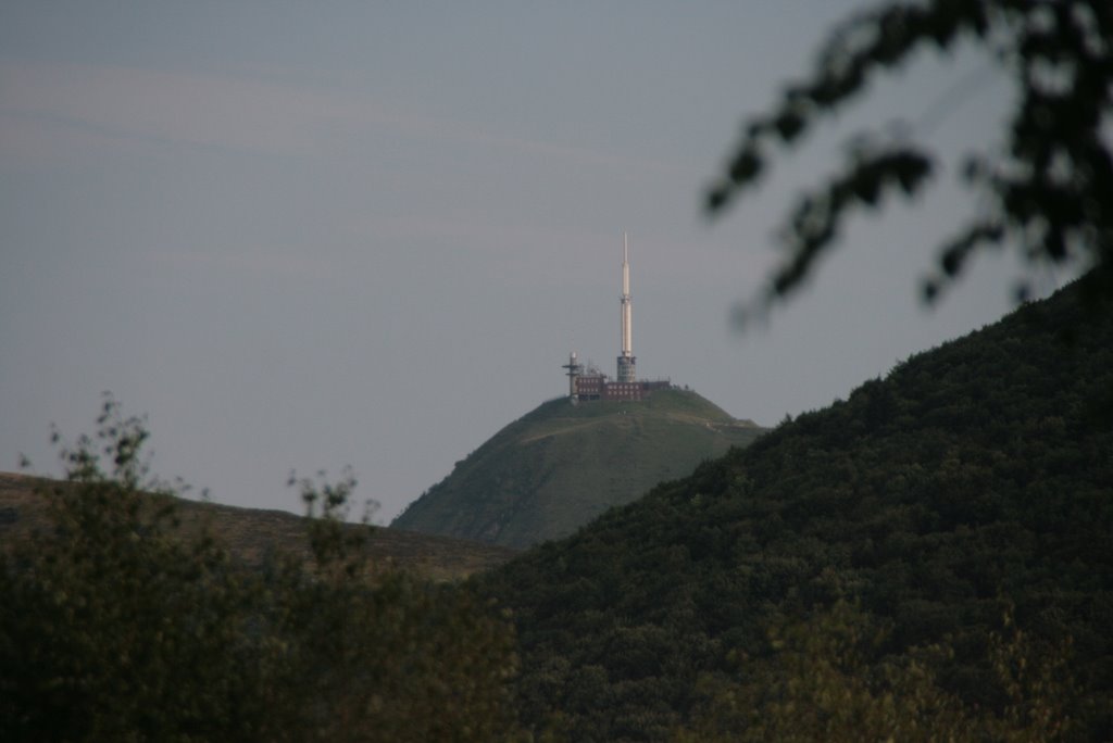 Le puy de dome vu de Vulcania by christophe toubhance