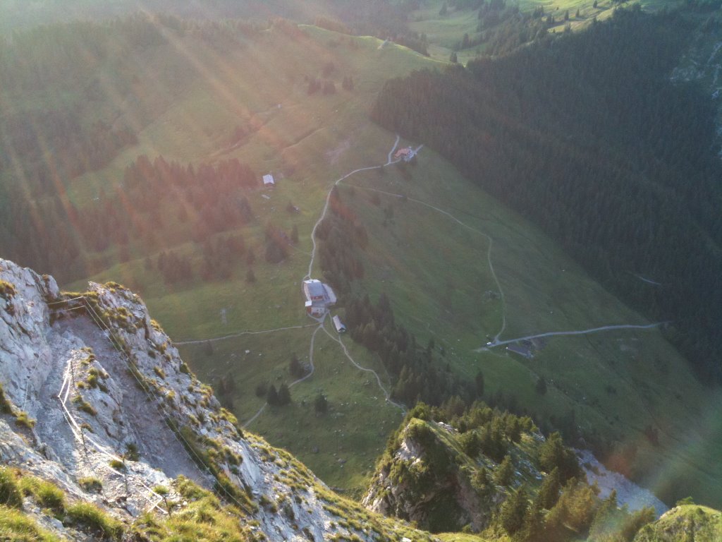 Blick vom Mythenweg auf die Holzegg by brunnialpthal