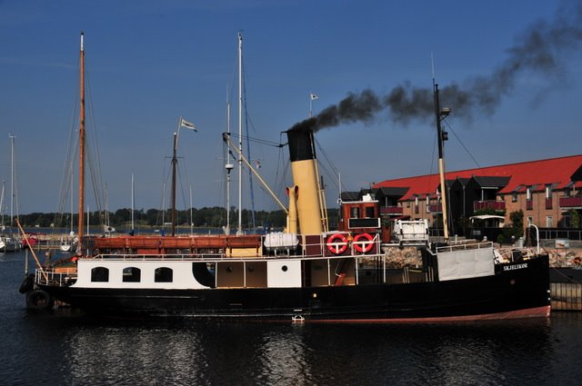 Skjelskør steaming up by christopher.leth@gmail.com