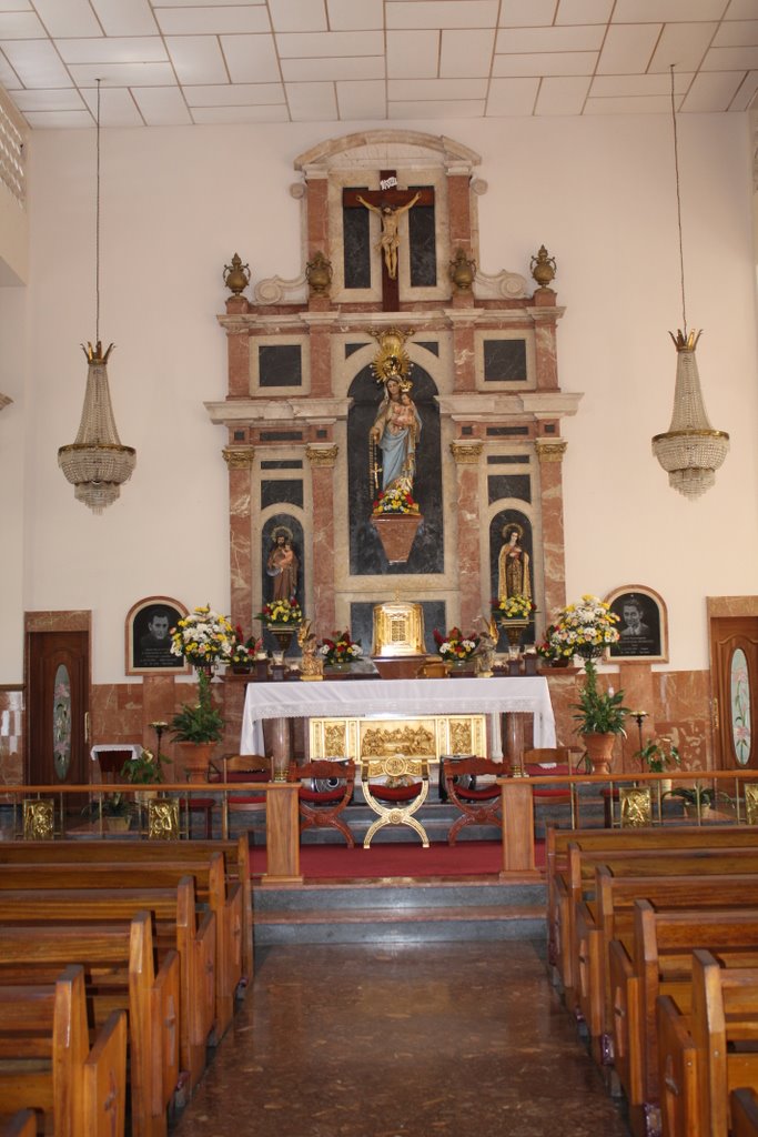 Altar Mayor-Iglesia Católica de Ciales by Ricardo David Jusino