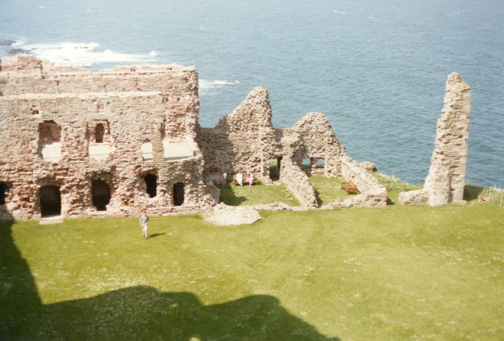 Tantallon Castle by Poljes