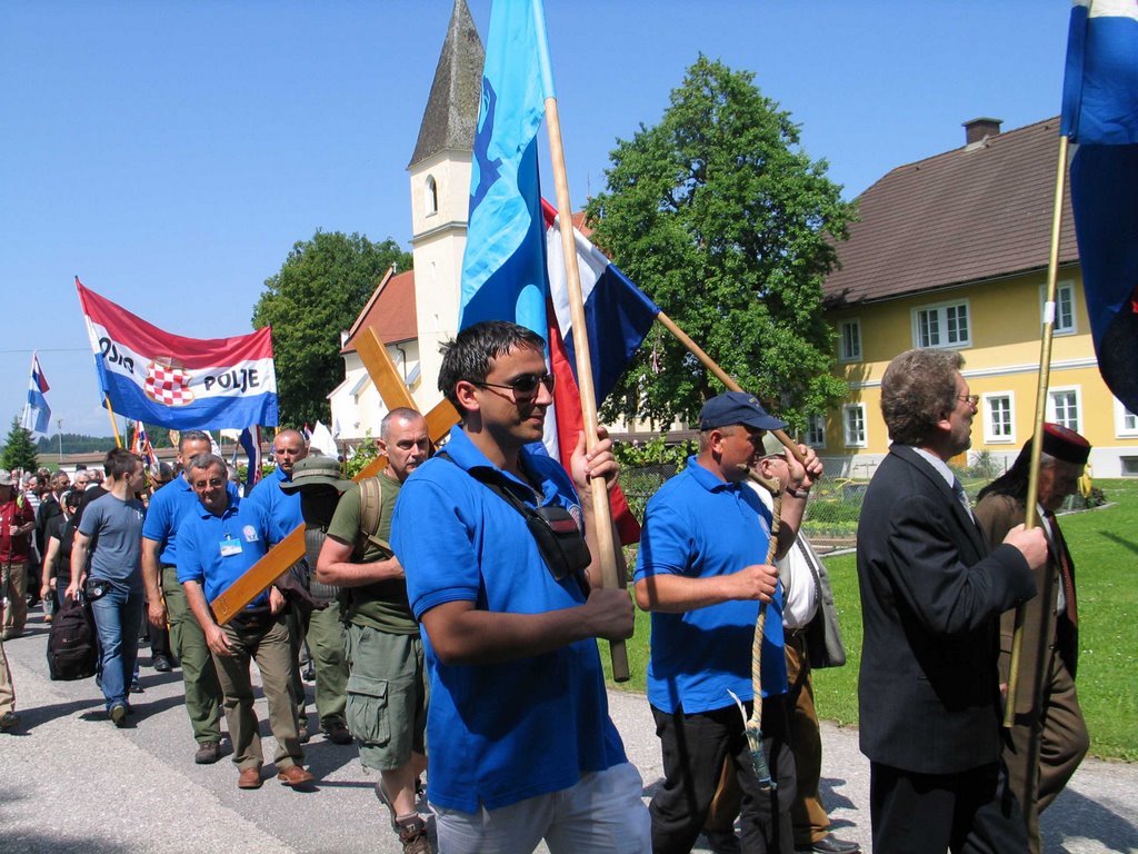 Bleiburg 16-05-2009.g.: procesija Loibach - Bleiburško polje by safko01