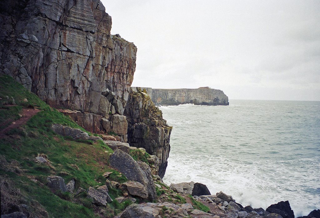 View eastward from St. Govan's Chapel by pedrocut